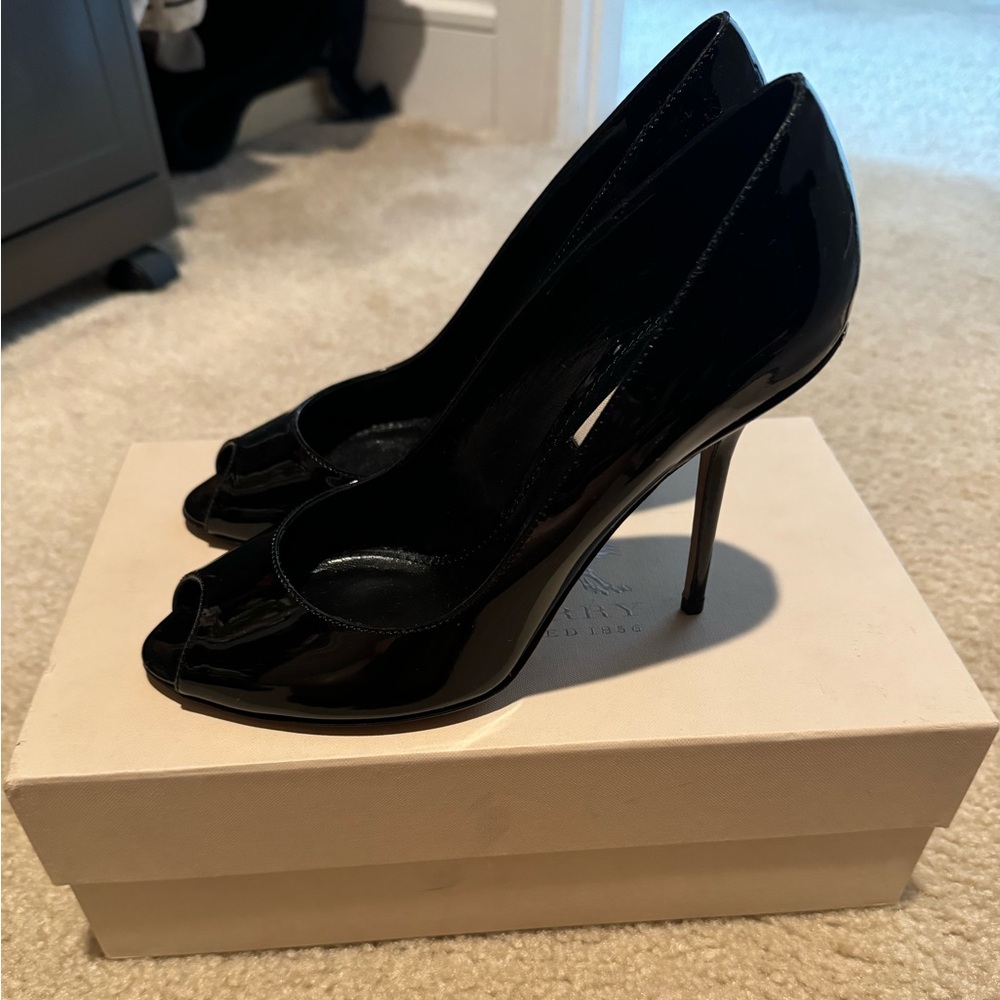 Burberry Women’s London essentials Kensal 100 peep Toe Pump Size 38 US/ 5 UK